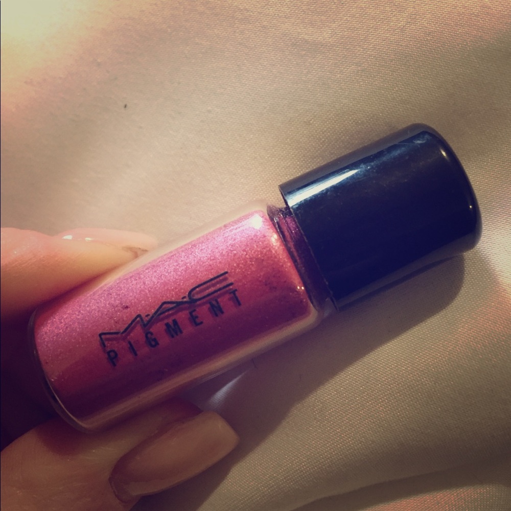 MAC Cosmetics pigment